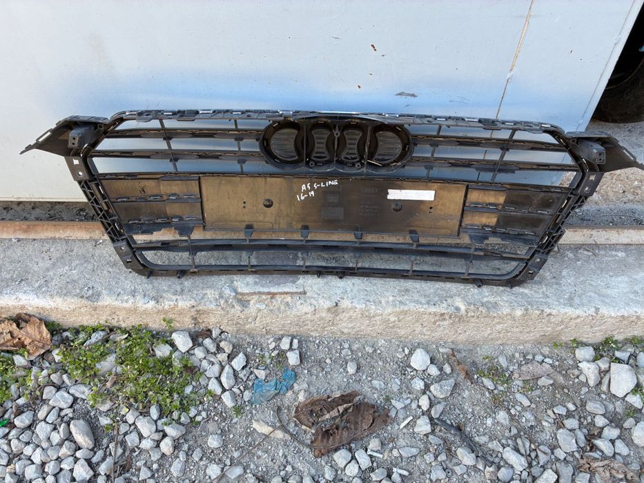 Решетка предна броня Audi A5. S-line. Ауди А5. 16-19г. 8W6853651R.