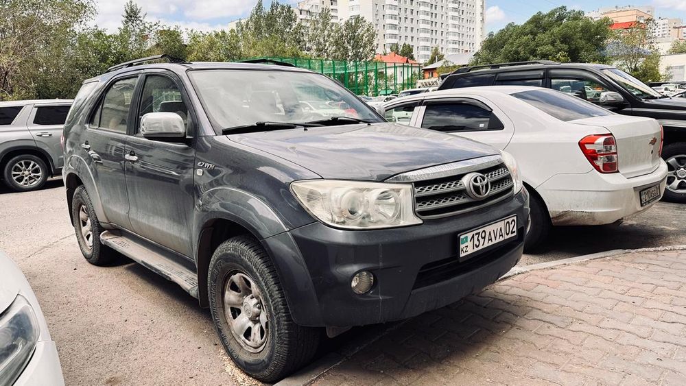 Тойота фортунер 2010