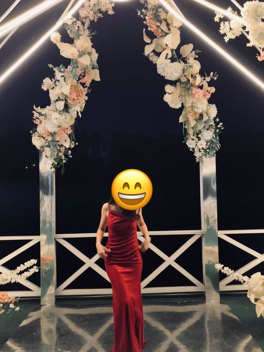 Продам выпускное блестящее красное платье