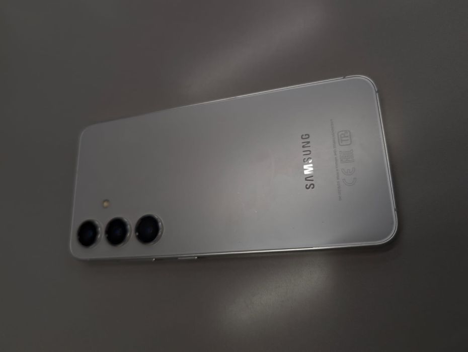 Samsung S24 128/8