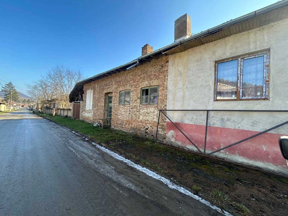 Двуетажна къща, с. Марчино