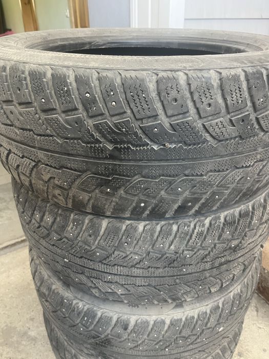 Продам шины б/у шипованные R18