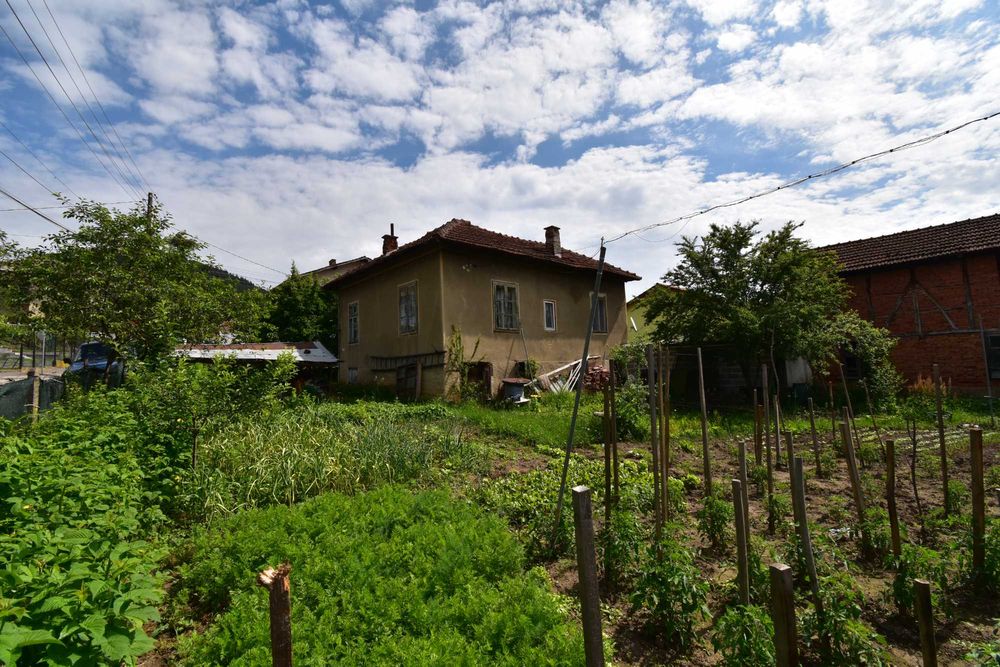 Продава се Къща в Етрополе - 70 кв.м за 693 €/кв.м - Снимка #1