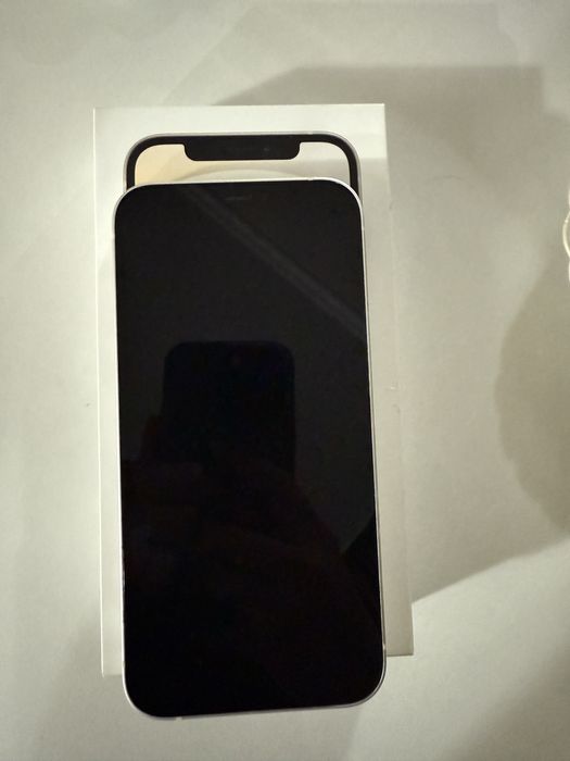 Айфон 12, в белом цвете