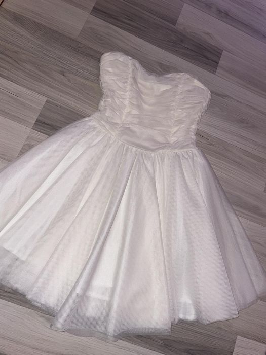 Официална рокля...