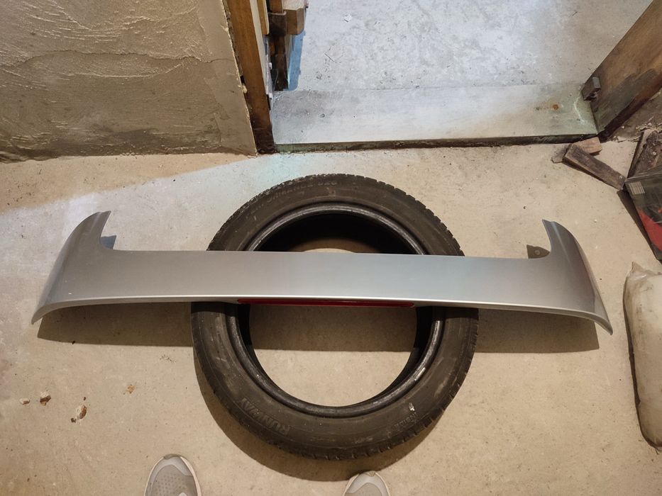 Спойлер за Форд фиеста сив