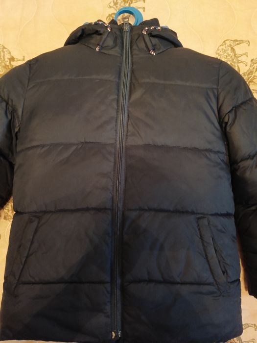 Продам куртку детскую, вторая в подарок