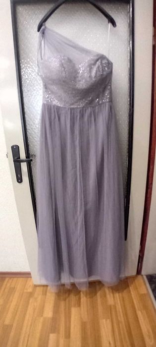 Продавам официална дълга рокля
