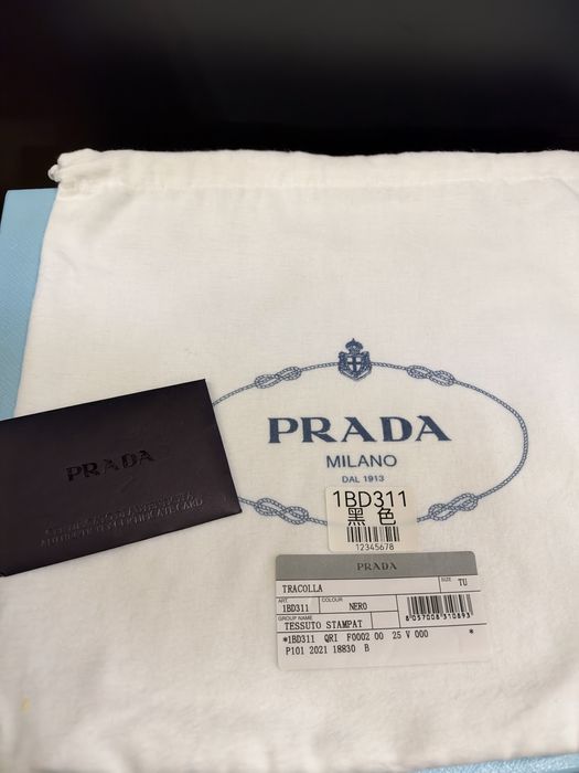 Prada Cleo чанта бяла