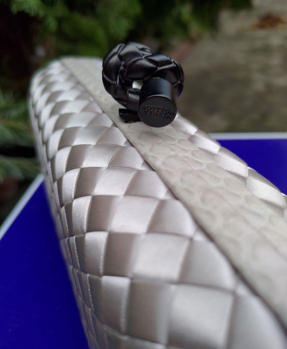 Geanta de Lux unicat pentru mireasă creat de Bottega Veneta