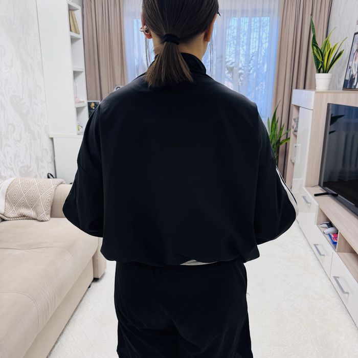 Ветровка женская