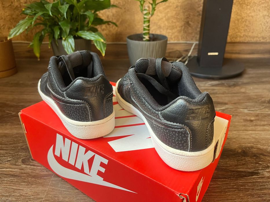 Маратонки Nike court royale prem