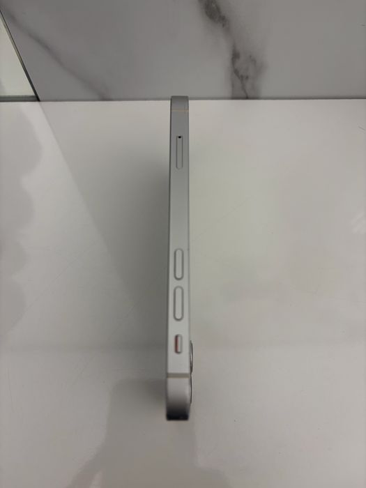 iPhone 13 mini бял