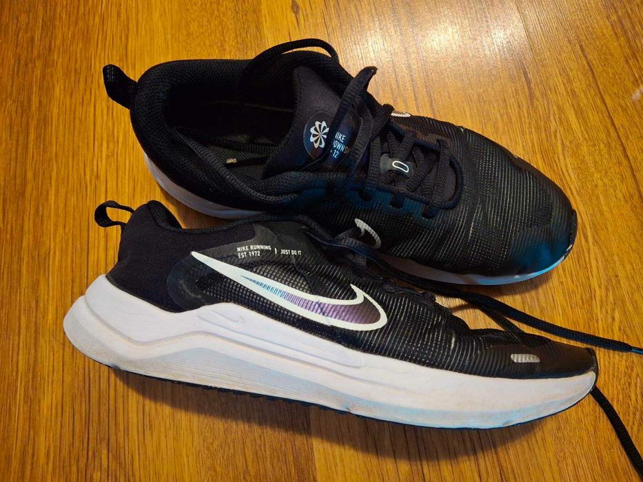 Оригинални маратонки Nike номер 37.5