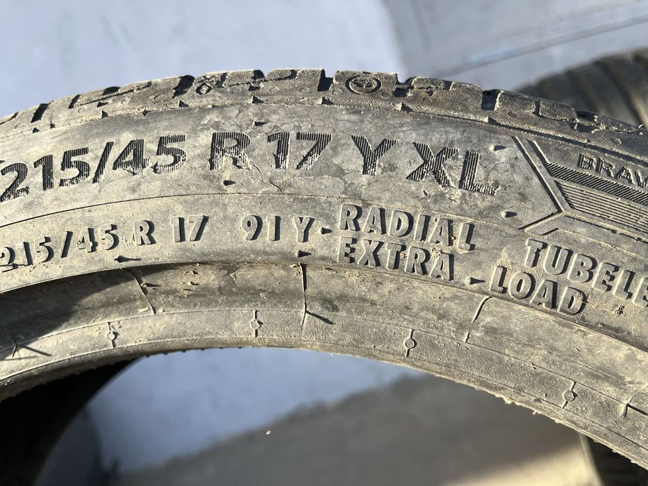 2 бр. летни гуми 215/45/17 Barum DOT 1919 7 mm
