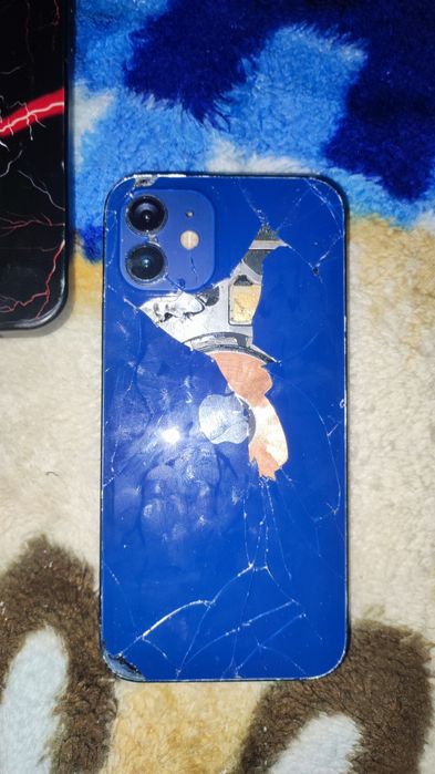 продаю iPhone 12