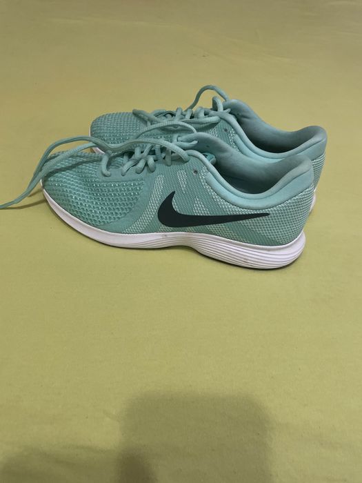 Маратонки NIKE Revolution 4 НОВИ