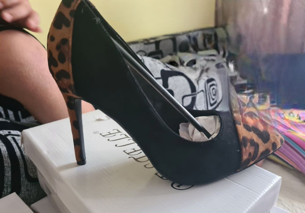 Pantofi noi nr. 40