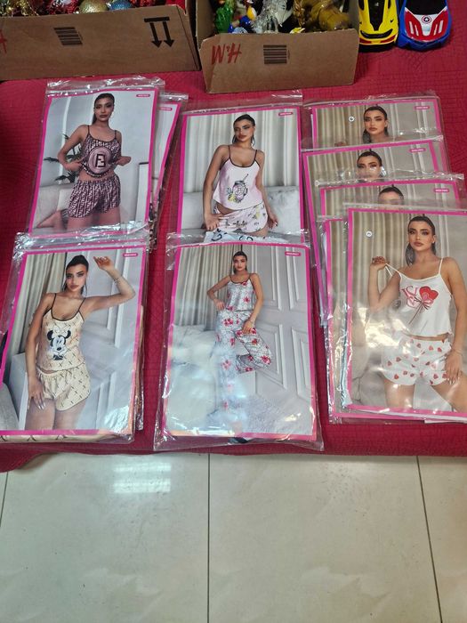 Продават се пижами Victoria's Secret