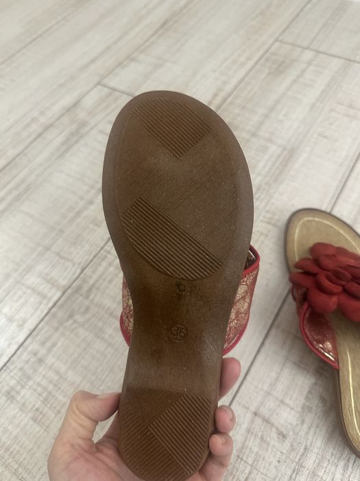 Продам новые шлепанцы Италия