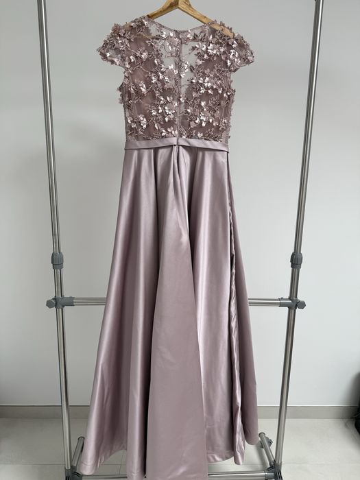 Vand rochie facuta pe comanda