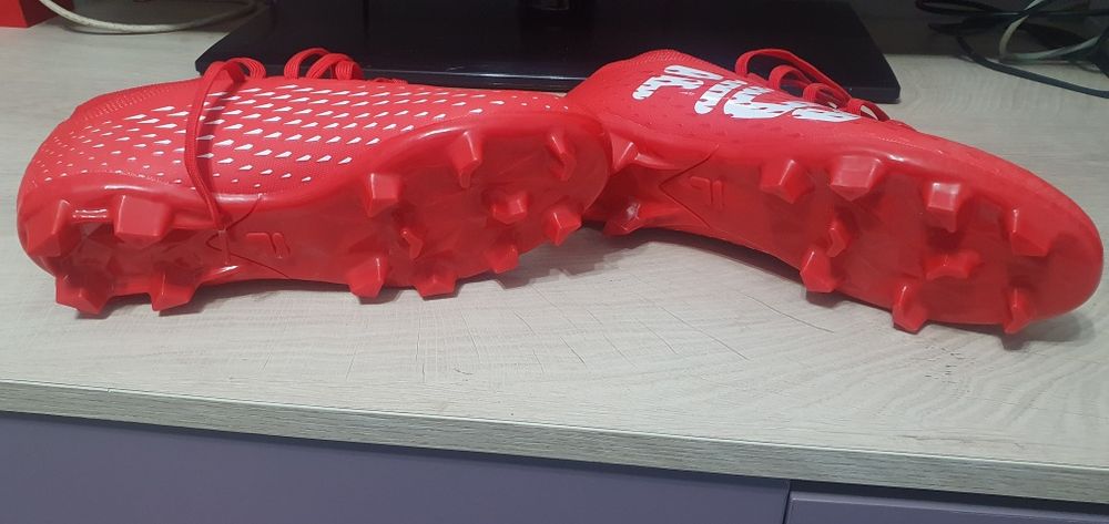 Ghete fotbal noi  fila cu crampoane de plastic .Sunt aduse din Elveția.  Sunt mărimea 38