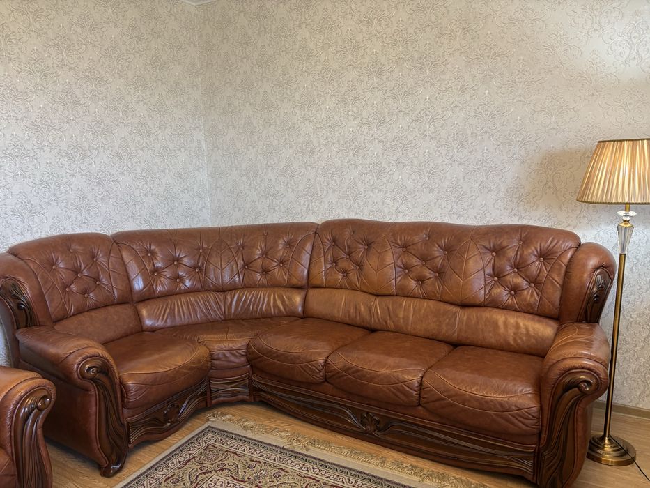 Продам кожаный диван и кресло