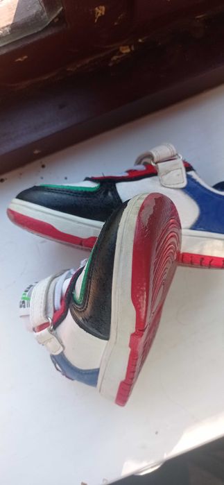 Детские кроссовки