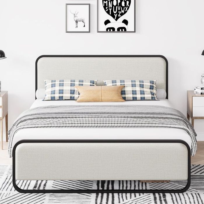 Металлические двуспальная кровать. Модель:  МАРИНА.