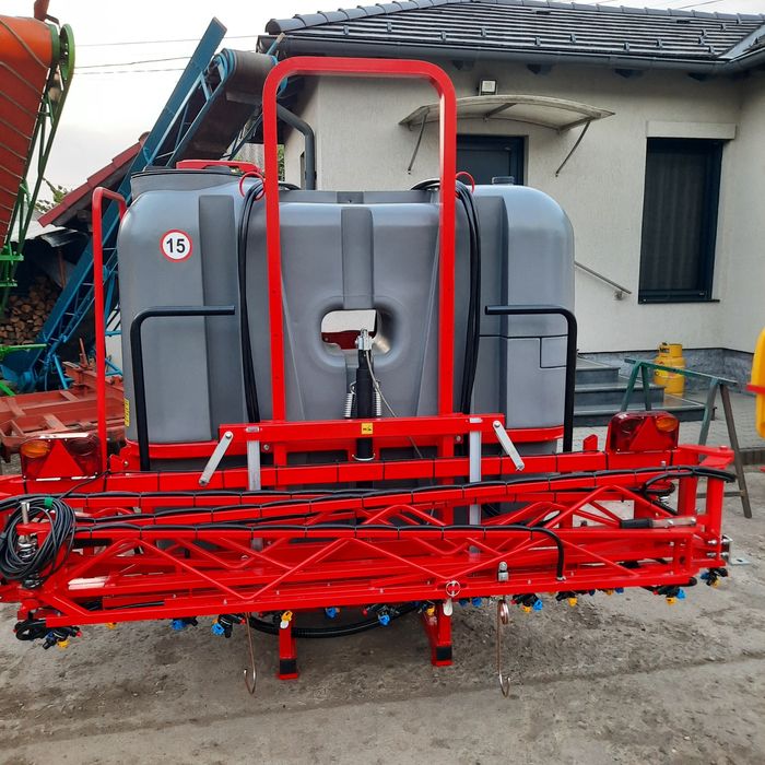 Maşina de erbicidat, Inştalație de erbicidator 1000L/15M