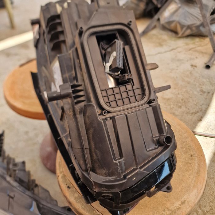 Mercedes Benz B klasse 247 десен фар