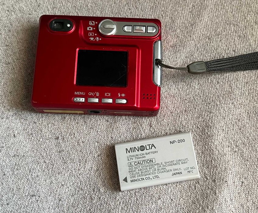 Konica Minolta Dimage Xg rosu 3 2MP aparat rar cu defect