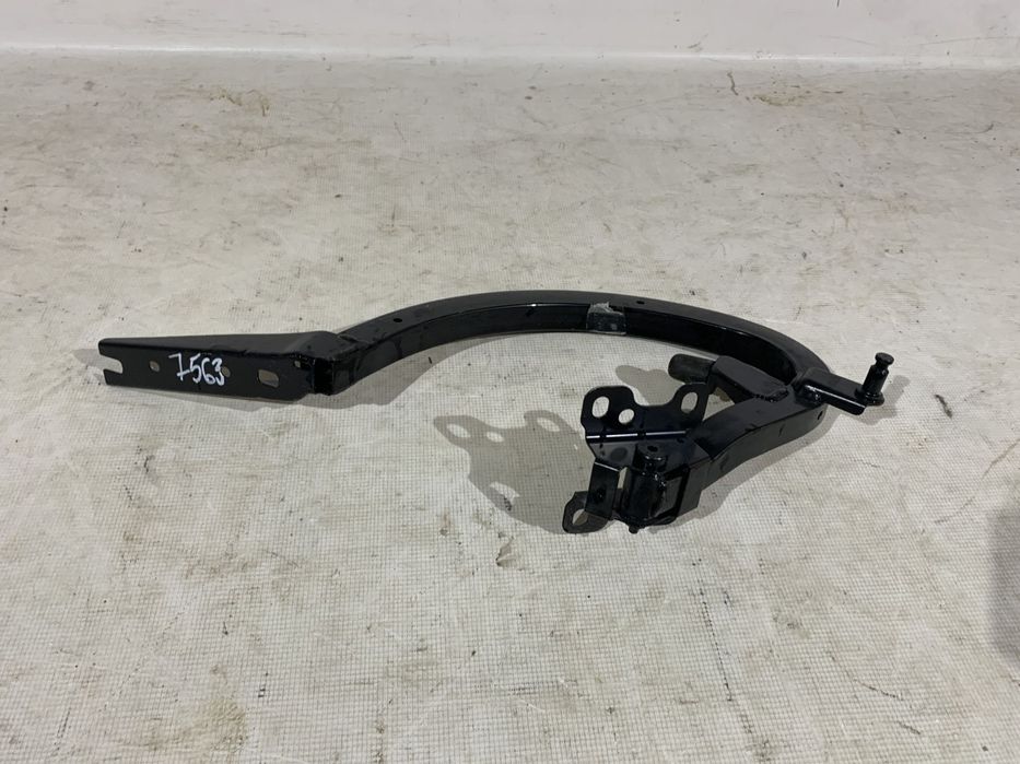 Balama capota portbagaj stanga, Audi A4, B9, Berlina Sedan, 2016, 2017, 2018, 2019, 2020, 2021, 2022, 2023, cod origine OE 8W5827301A.