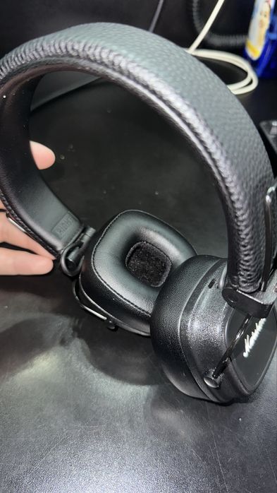 Продам наушник marshall 4