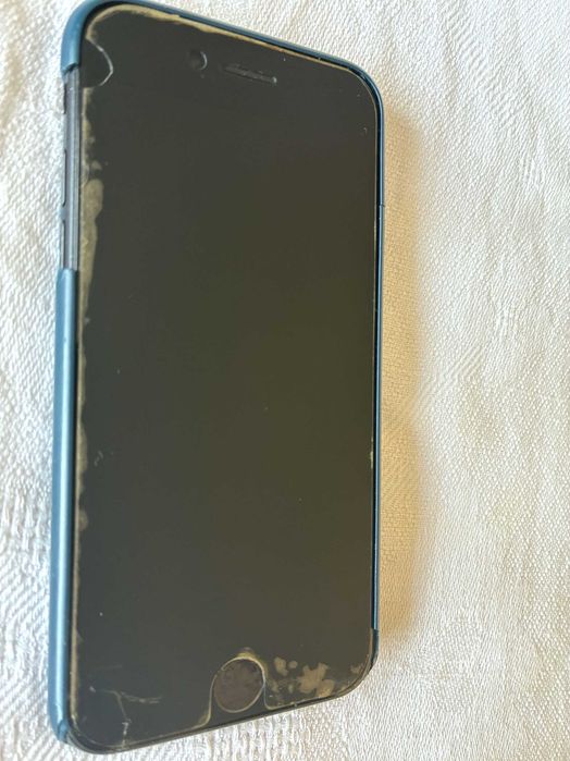 Продавам iPhone SE 2020