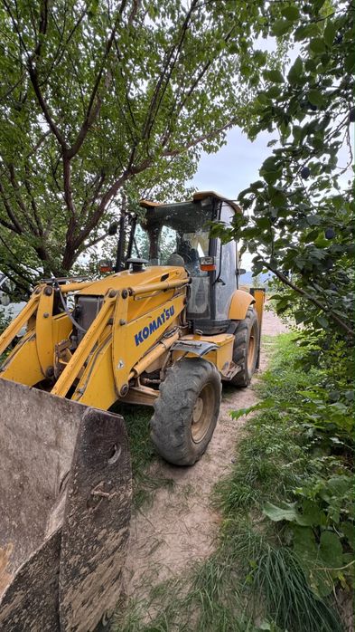 экскаватор-погрузчик Komatsu WB93R-5.