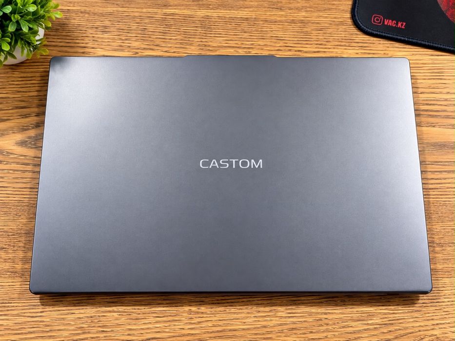 Castom E157D 15,6