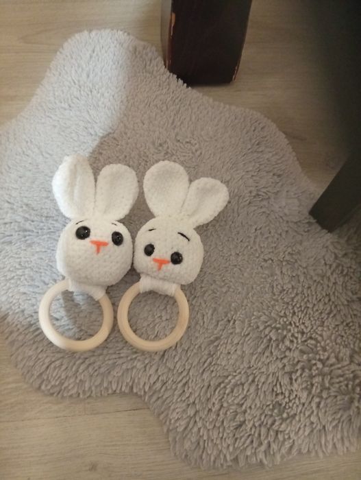 Ръчно плетена бебешка гризалка