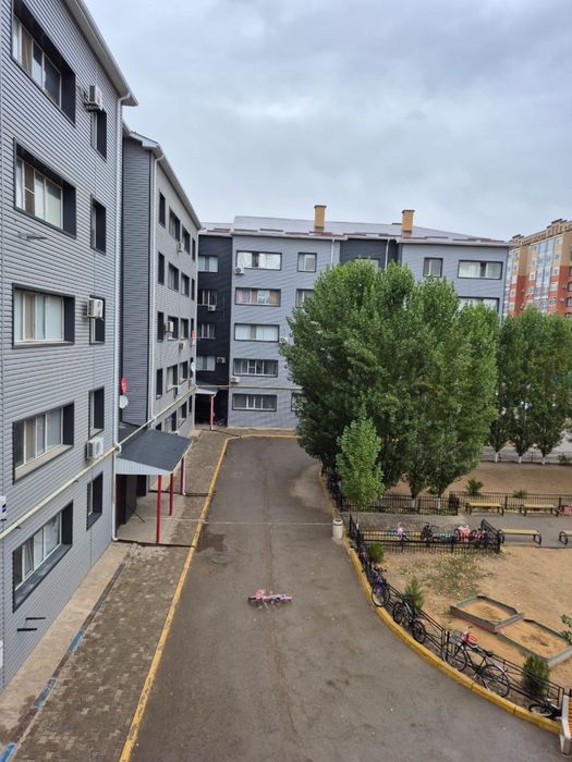 Продам квартиру 3 комн Батыс 2