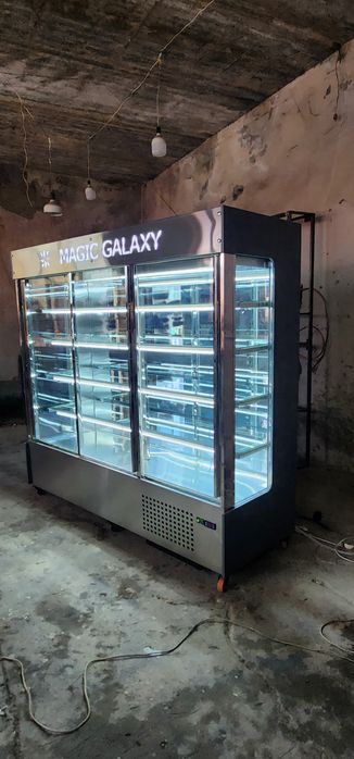 Витринные холодильник