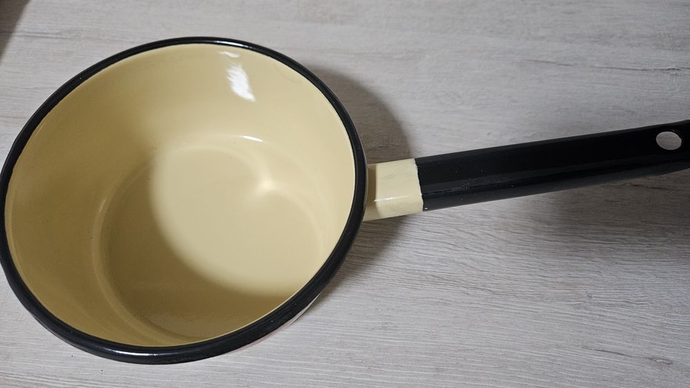 Эмалированная посуда, ковш