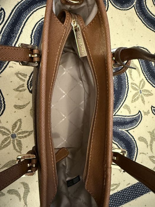 Продаётся оригинальная сумочка Michael Kors