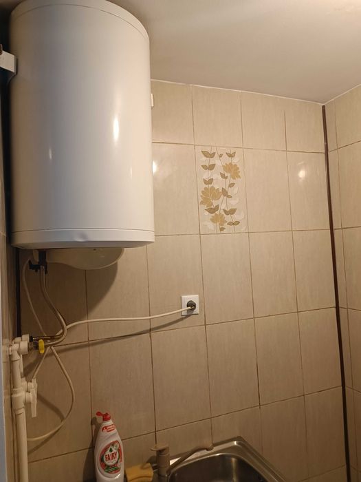 Garsoniera confort 3 Rahova Etaj 2 renovata(parchet nou,zugravita,boiler apa calda,retea gaze pana la vecin)
