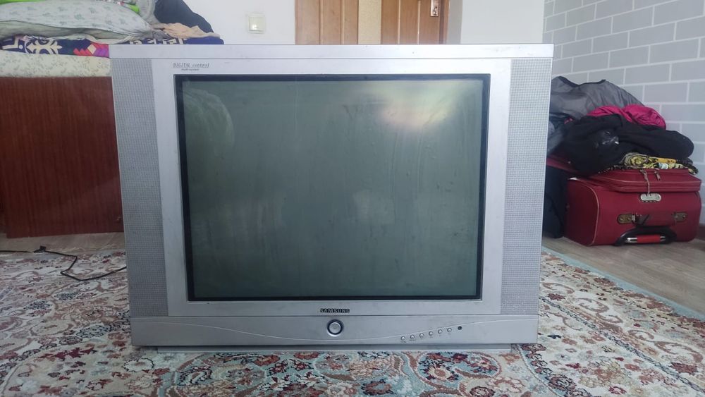 Продам телевизор Самсунг и Тошибо оригинал