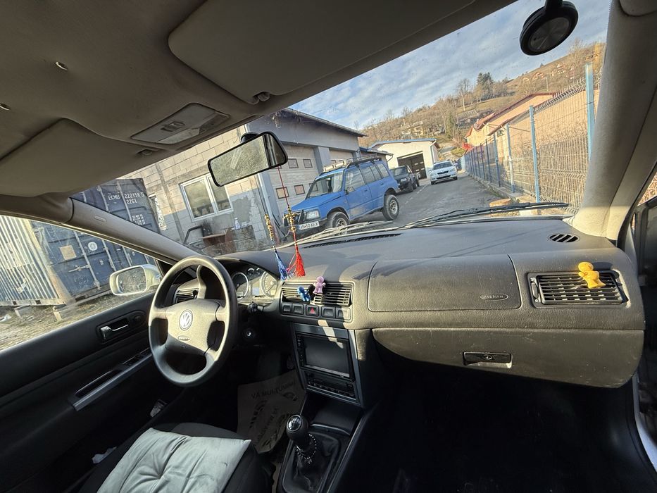Vand golf 4 1.6 benzina