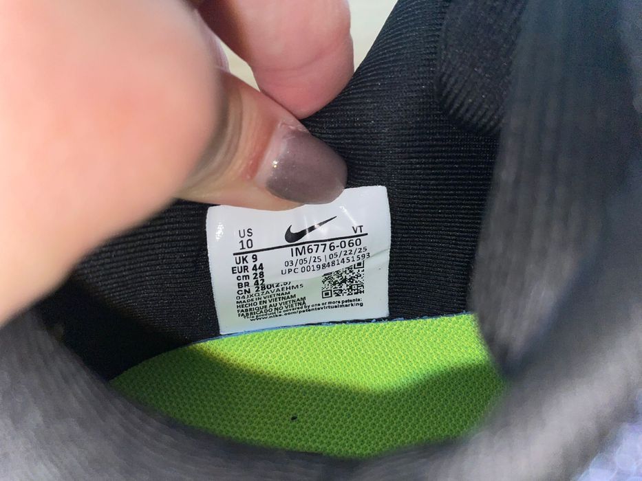 Sneakers NIKE Vomero Plus nr 42 - 44