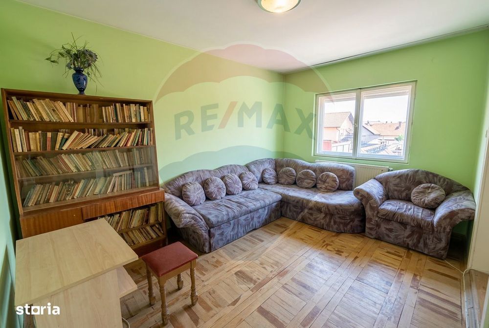 Casă cu 4 camere de vânzare - str. Morii