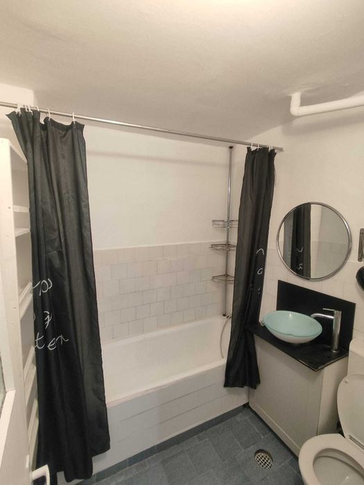 Închiriez apartament 3 camere Str. Stefan cel Mare