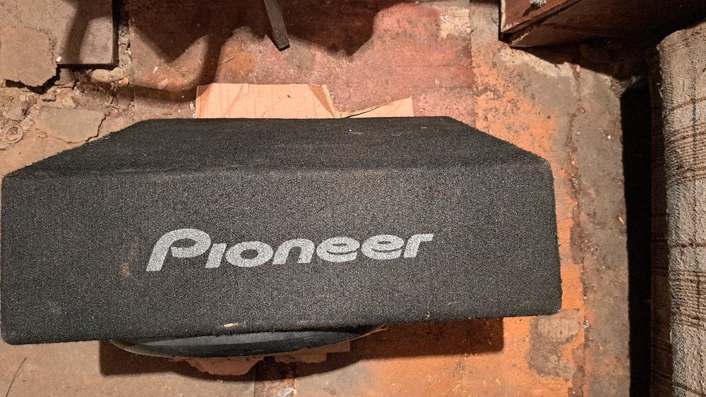 Продам сабвуфер с усилителем