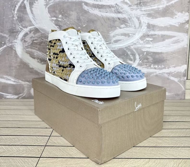 Vand louboutin gold